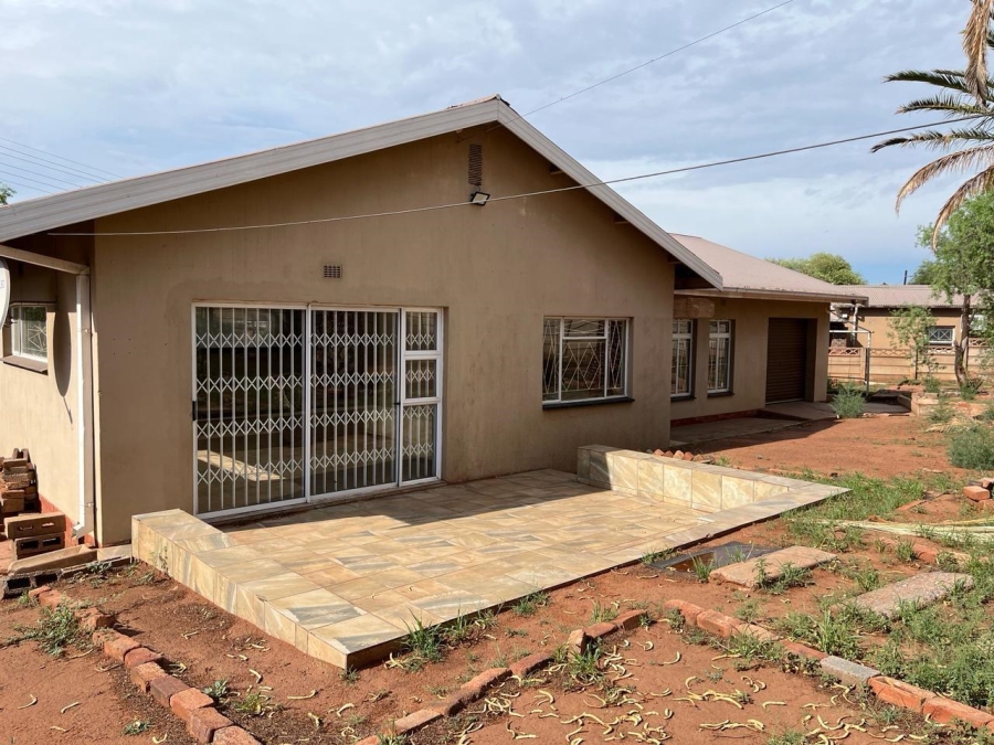 3 Bedroom Property for Sale in Postmasburg Northern Cape